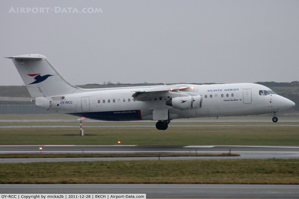 OY-RCC, 1999 British Aerospace Avro 146-RJ100 C/N E3357, Landing in 22R