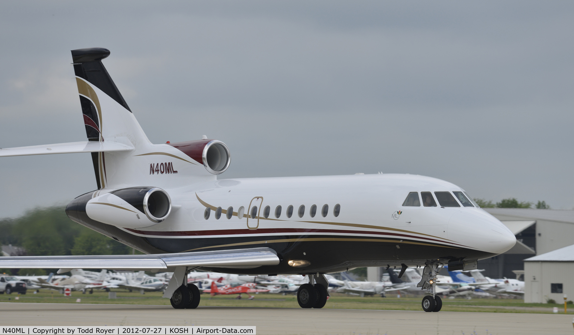 N40ML, Dassault Falcon 900EX C/N 46, Departing Airventure on runway 9