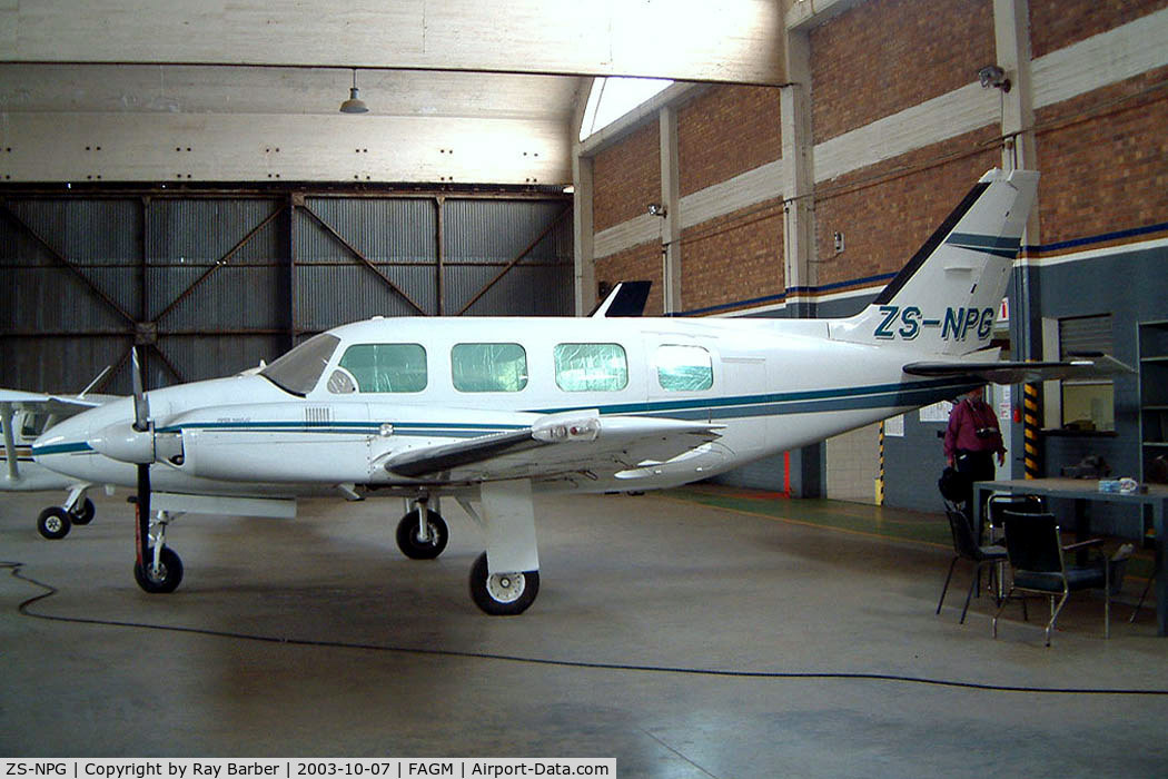 ZS-NPG, Piper PA-31-325 Navajo C/R C/N 317912092, Piper PA-31-325 Navajo C/R [31-7912092] Rand~ZS 07/10/2003