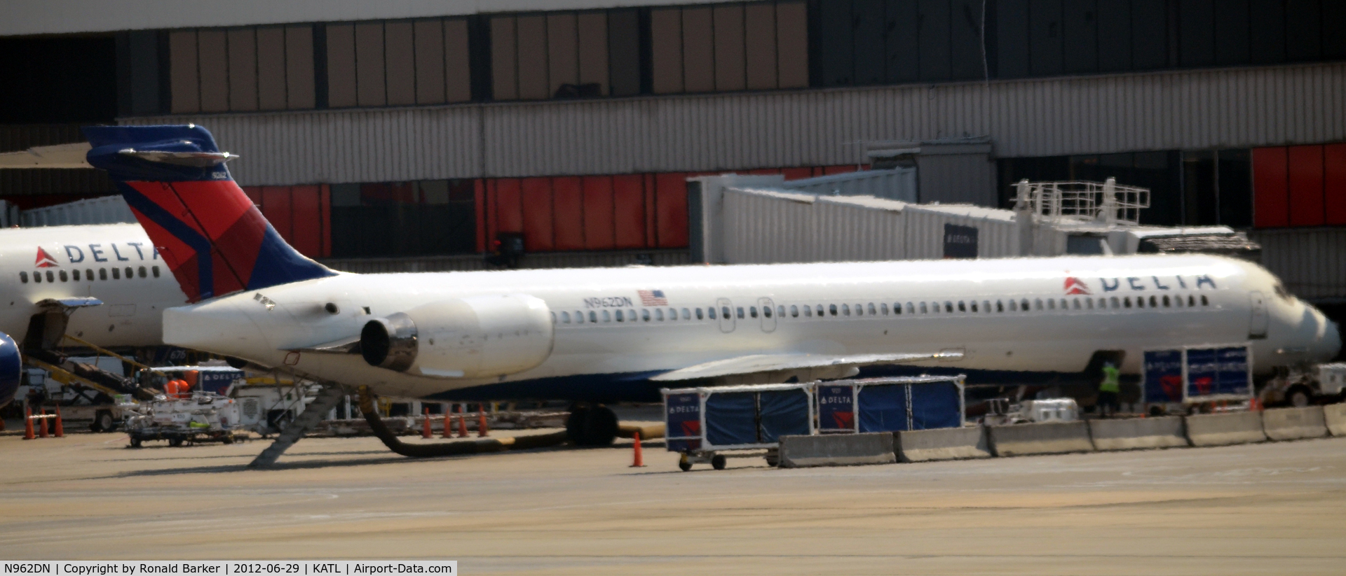 N962DN, McDonnell Douglas MD-90-30 C/N 53532, Atlanta