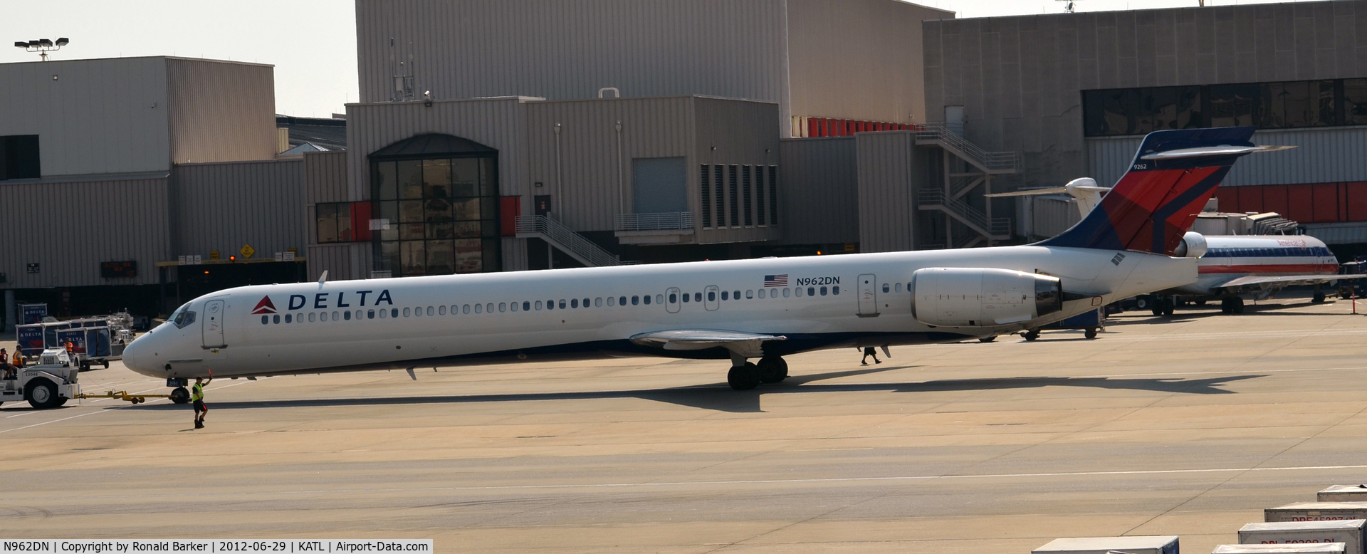 N962DN, McDonnell Douglas MD-90-30 C/N 53532, Taxi ATL