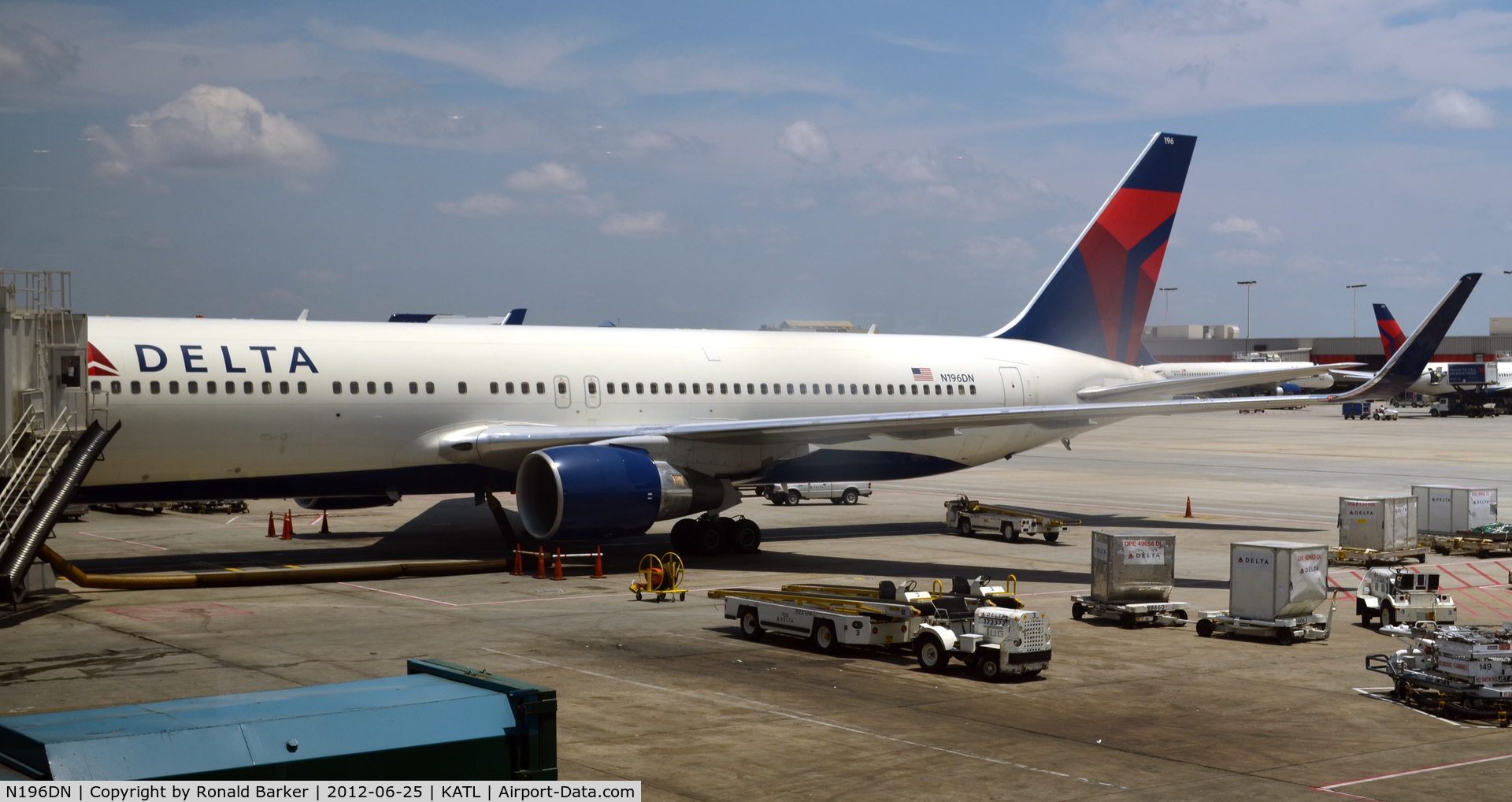 N196DN, 1997 Boeing 767-332 C/N 28453, Atlanta