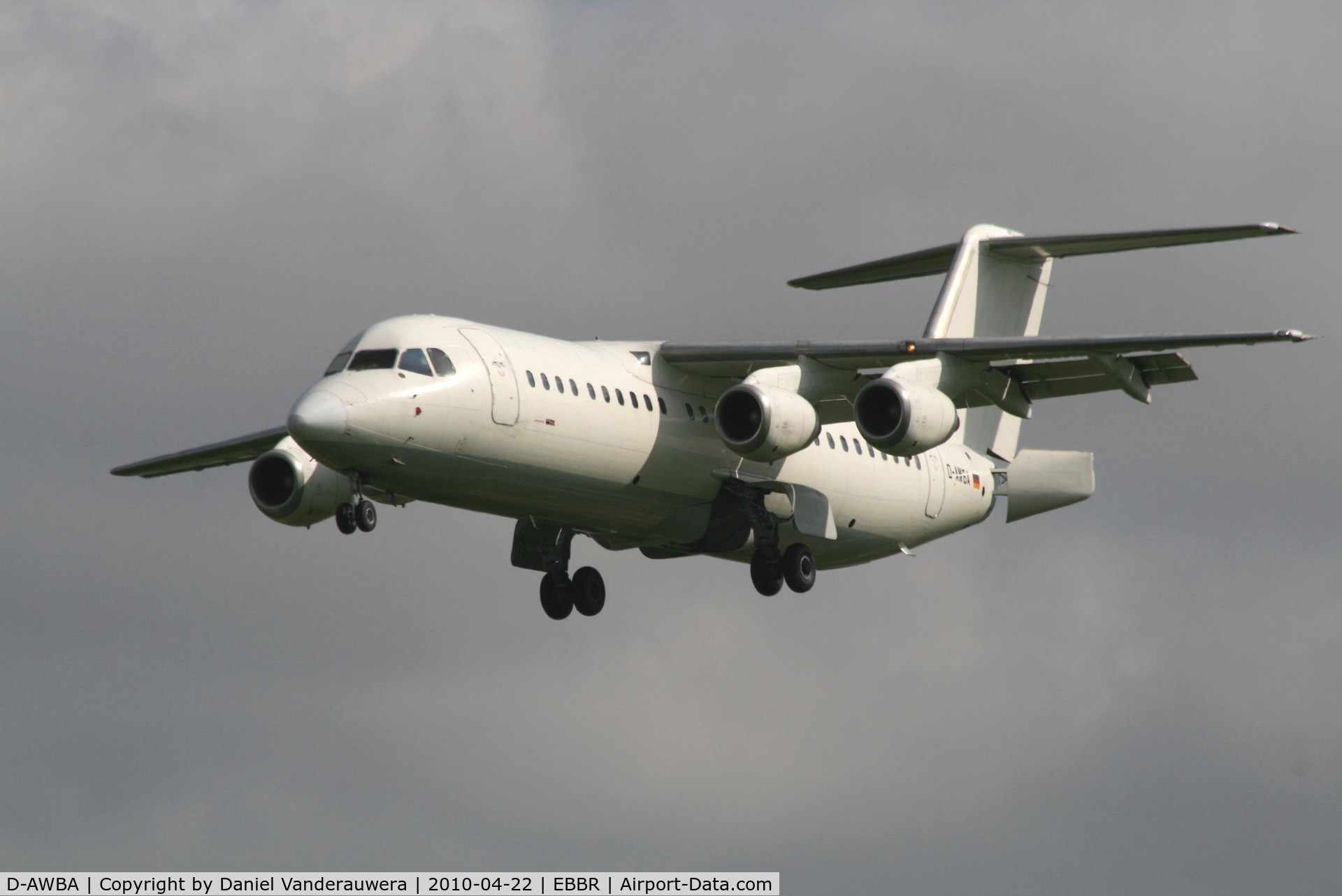 D-AWBA, 1989 British Aerospace BAe.146-300 C/N E3134, Arrival of flight LH4602 to RWY 25L
