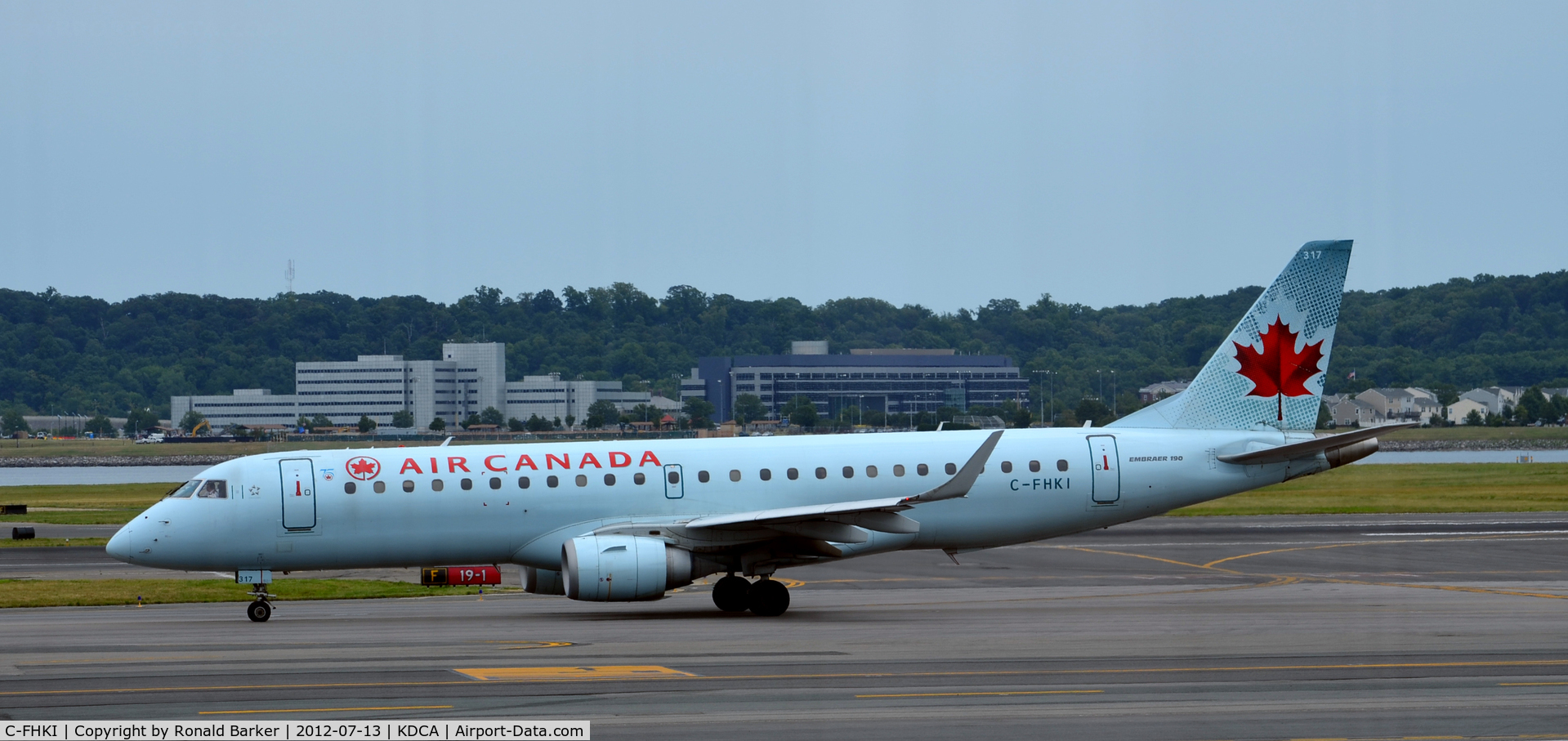 C-FHKI, 2006 Embraer 190AR (ERJ-190-100IGW) C/N 19000052, Taxi DCA