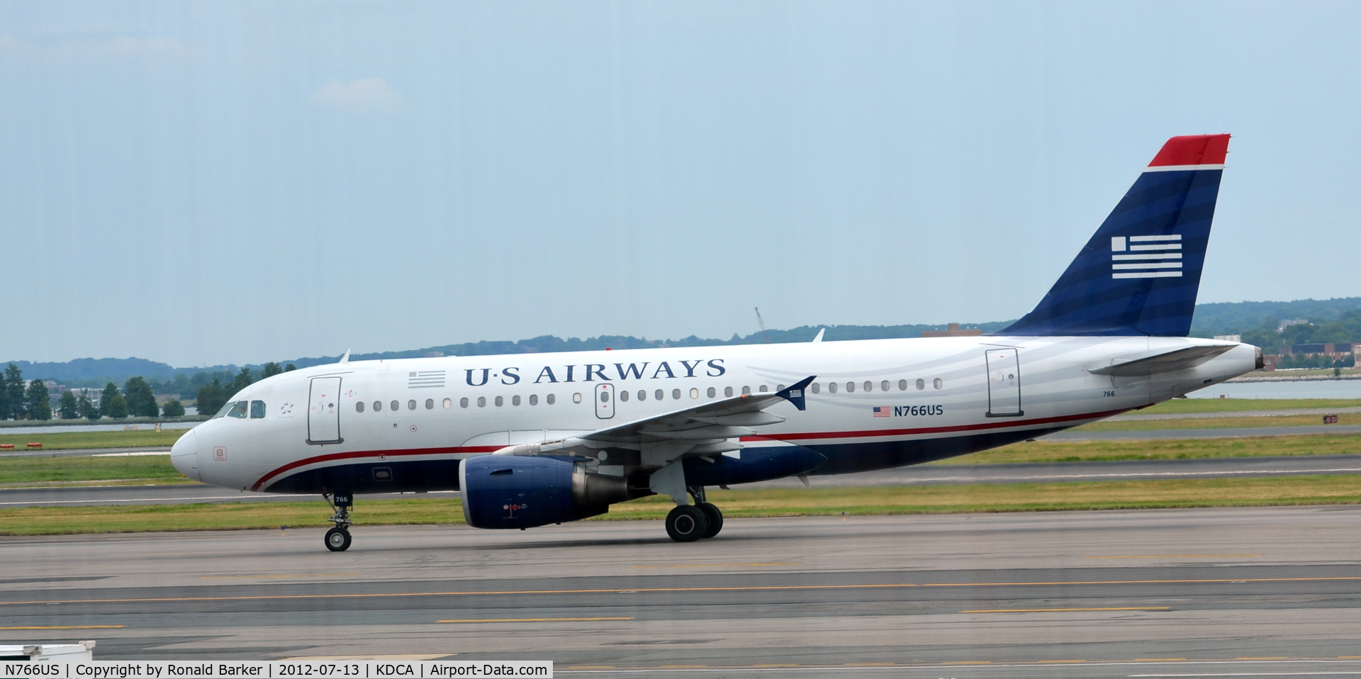 N766US, 2000 Airbus A319-112 C/N 1378, Taxi DCA