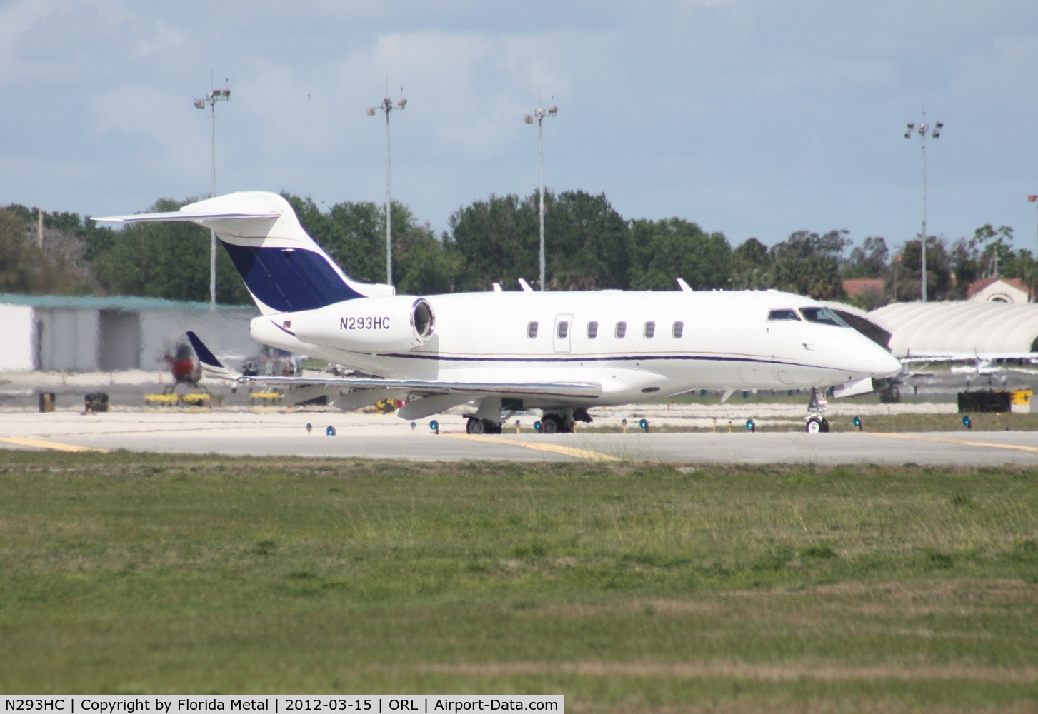 N293HC, 2011 Bombardier Challenger 300 (BD-100-1A10) C/N 20330, Challenger 300