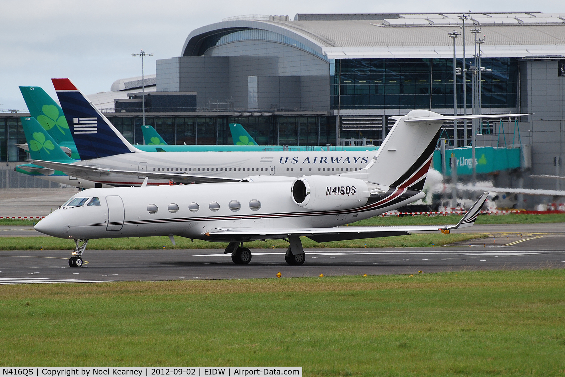 N416QS, 1997 Gulfstream Aerospace G-IV C/N 1316, Lined up for departure off Rwy 28 at EIDW.