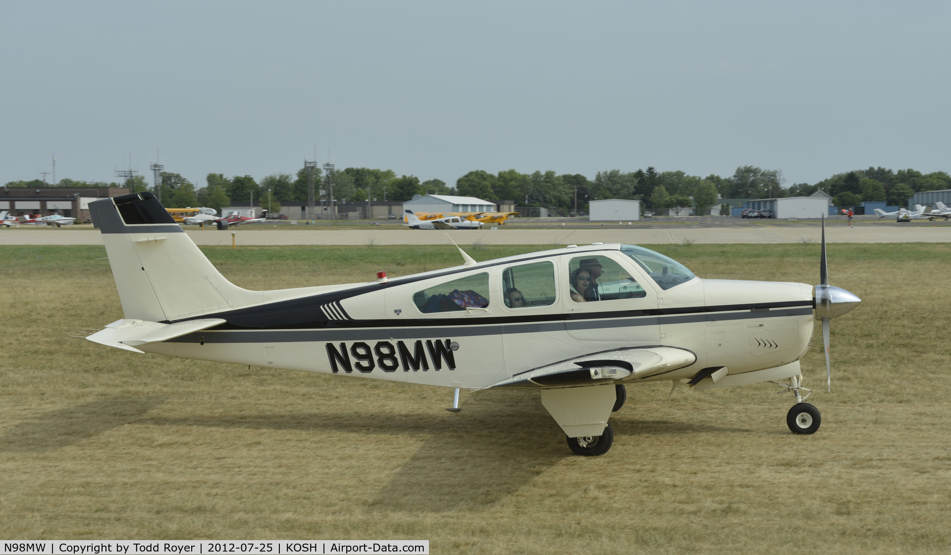 N98MW, 1988 Beech F33A Bonanza C/N CE-1228, Airventure 2012