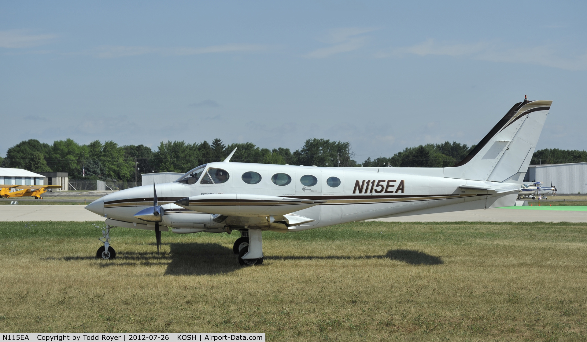 N115EA, Cessna 402C C/N 402C0090, Airventure 2012