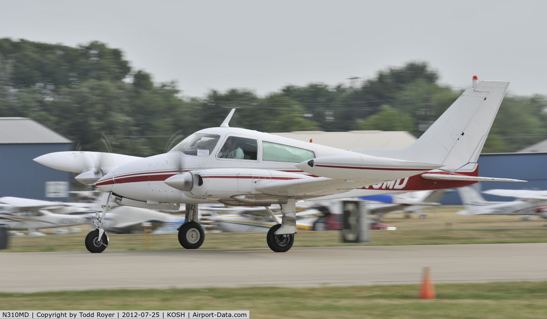 N310MD, 1968 Cessna 310N C/N 310N-0119, Airventure 2012