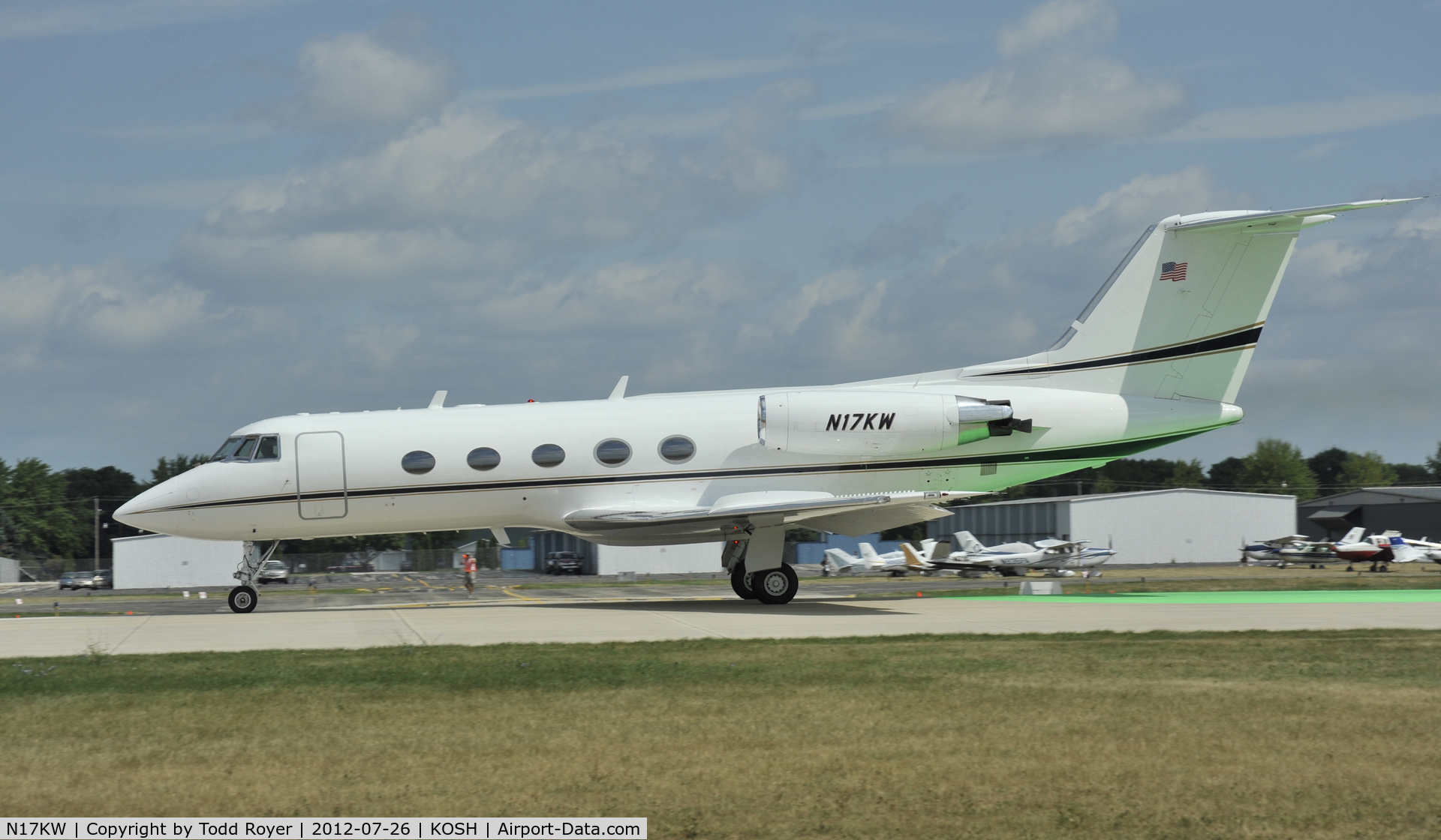 N17KW, Grumman G-1159 Gulfstream II C/N 028, Airventure 2012