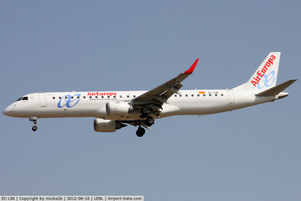 EC-LIN, 2010 Embraer 195LR (ERJ-190-200LR) C/N 19000401, Landing