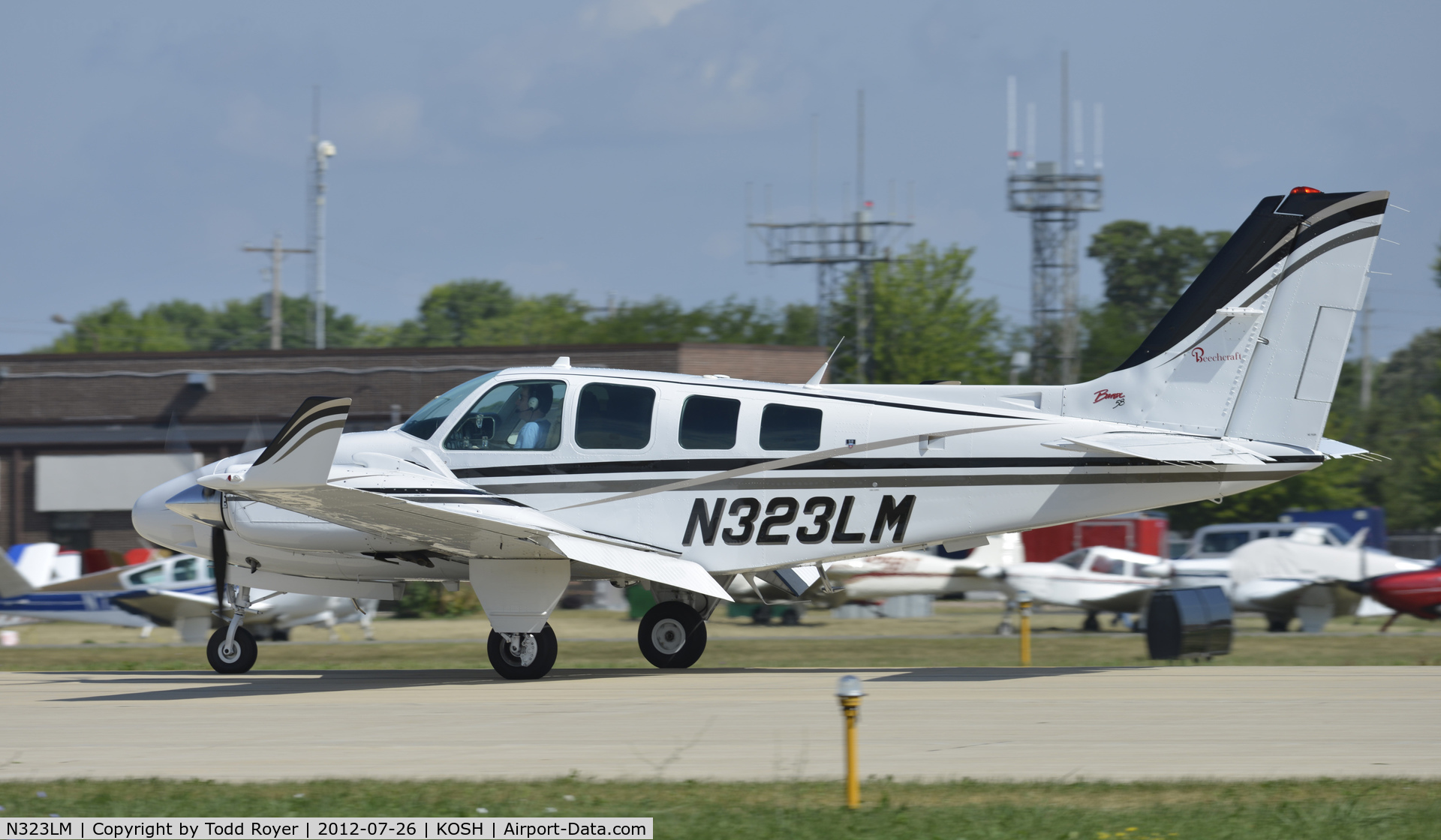 N323LM, 1992 Beech 58 Baron C/N TH-1667, Airventure 2012