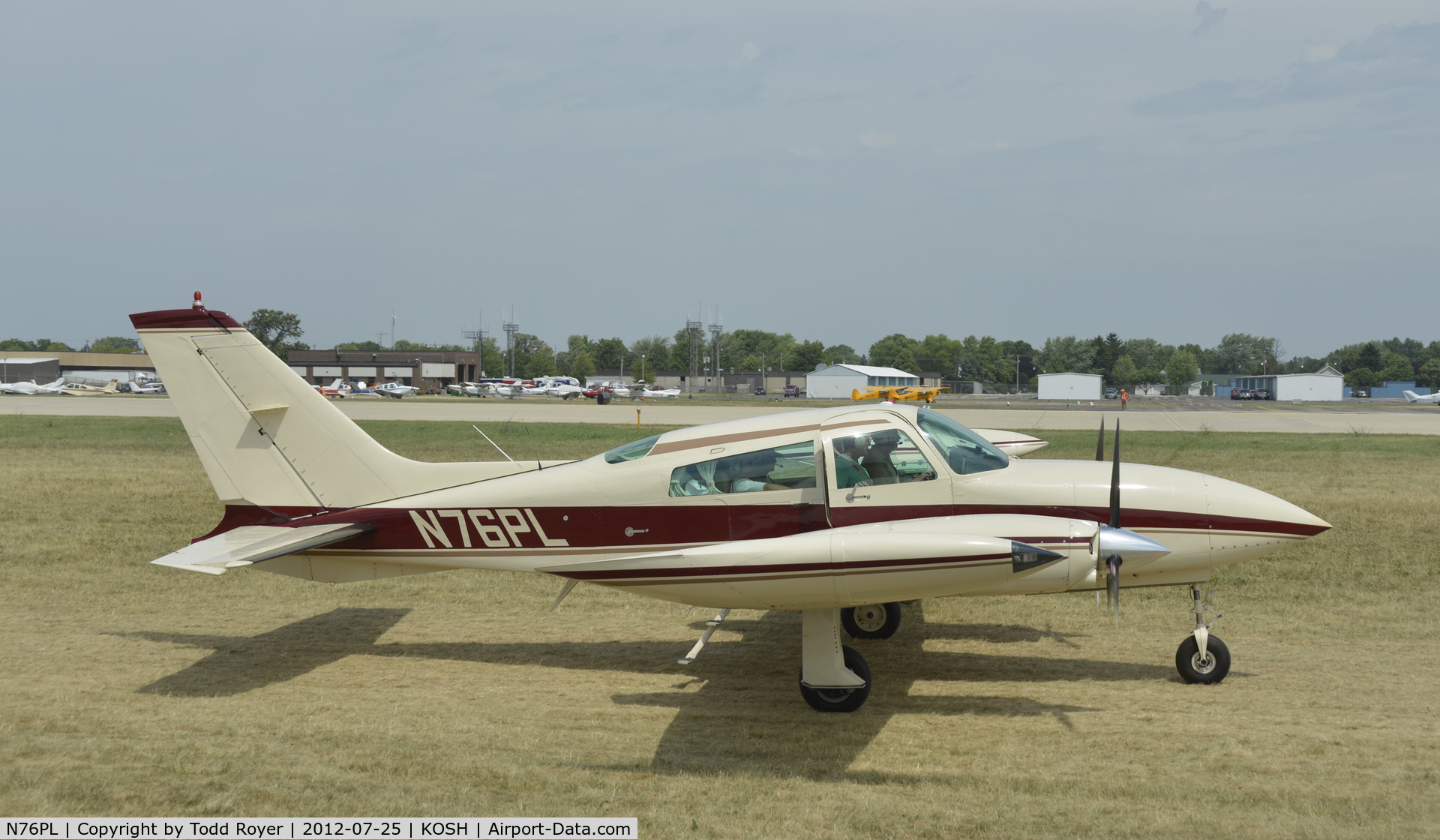 N76PL, 1976 Cessna 310R C/N 310R0660, Airventure 2012