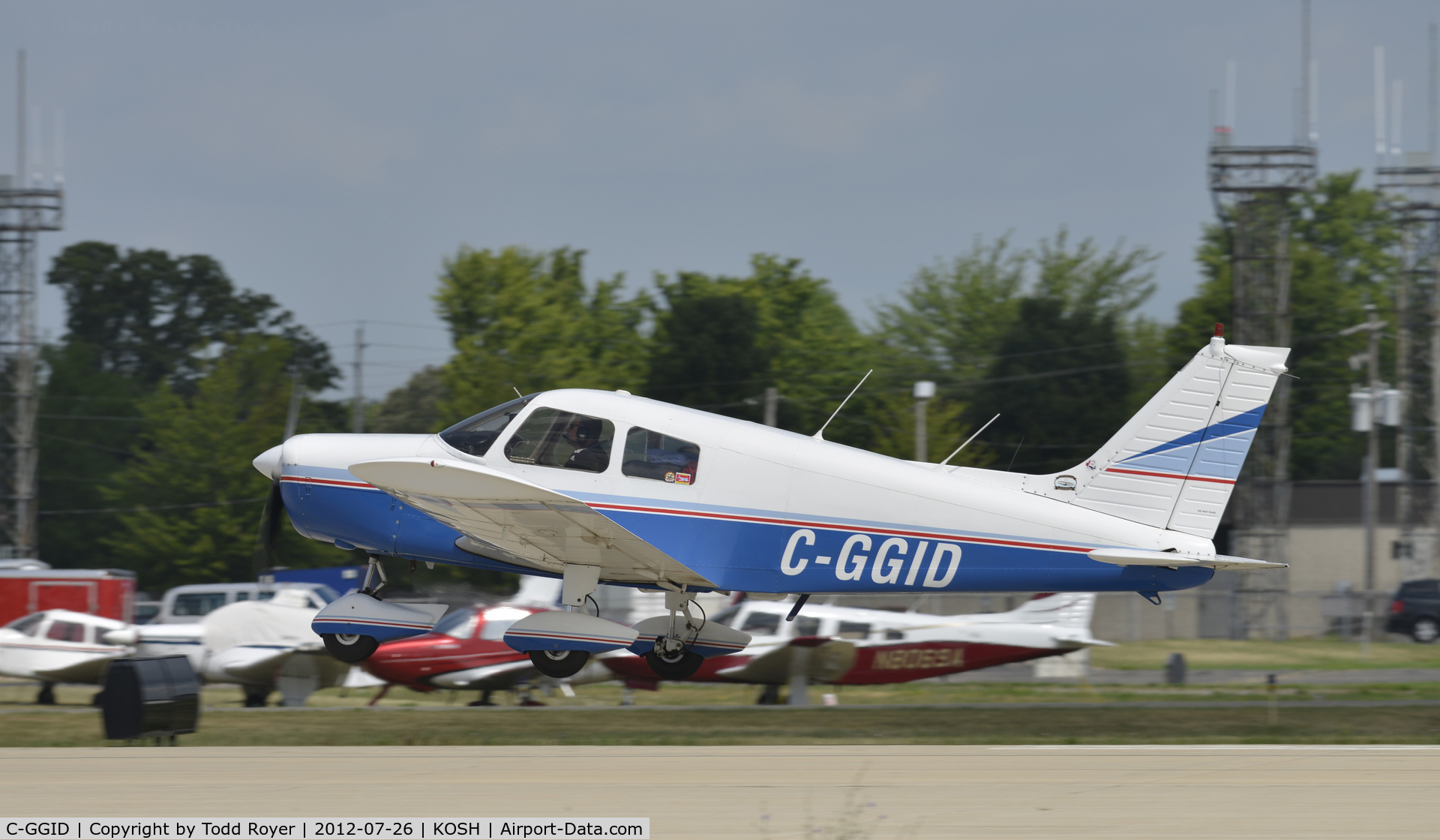 C-GGID, 1975 Piper PA-28-140 Cruiser C/N 28-7525302, Airventure 2012