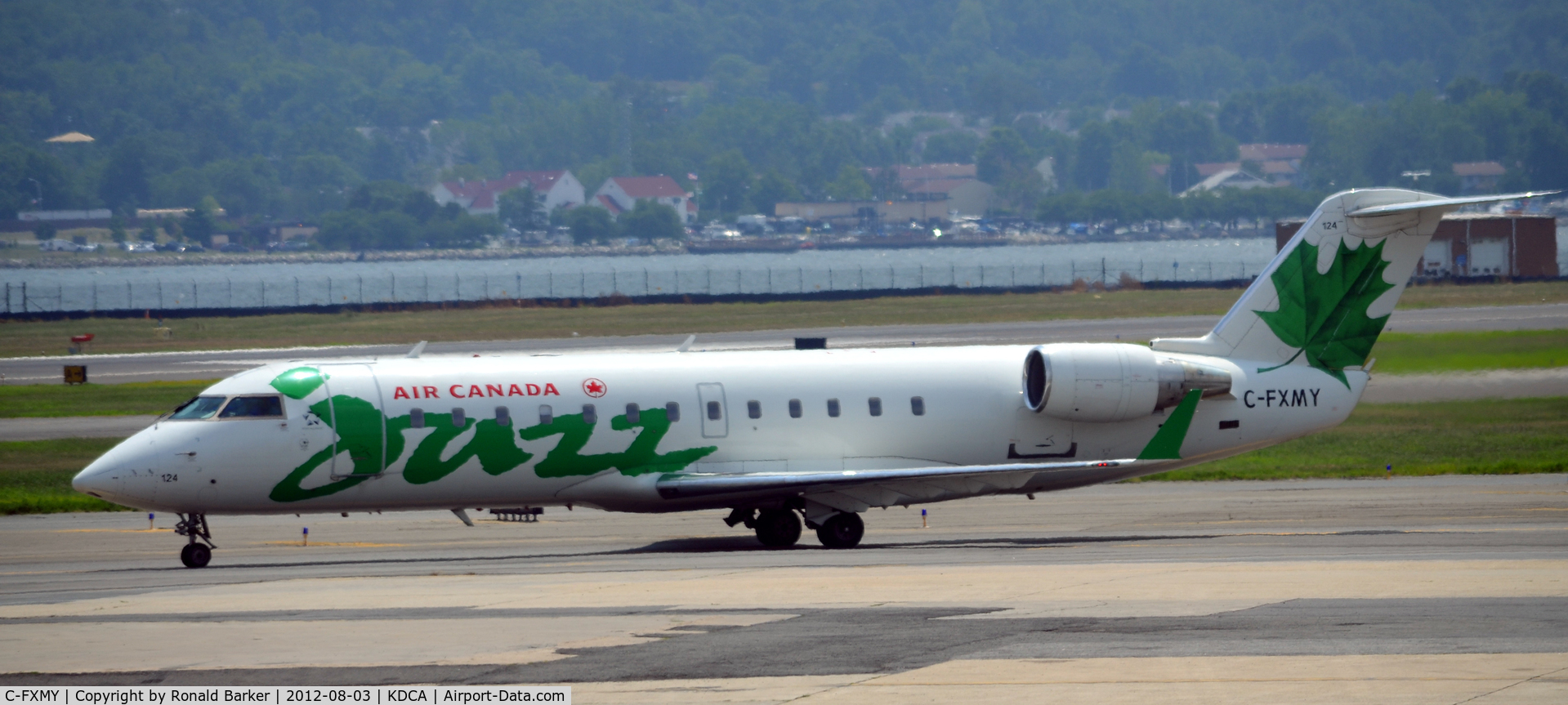 C-FXMY, 1996 Canadair CRJ-200ER (CL-600-2B19) C/N 7124, Taxi DCA
