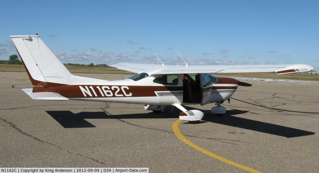 N1162C, 1977 Cessna 177B Cardinal C/N 17702678, Cessna 177B Cardinal on the ramp in Sauk Centre, MN.