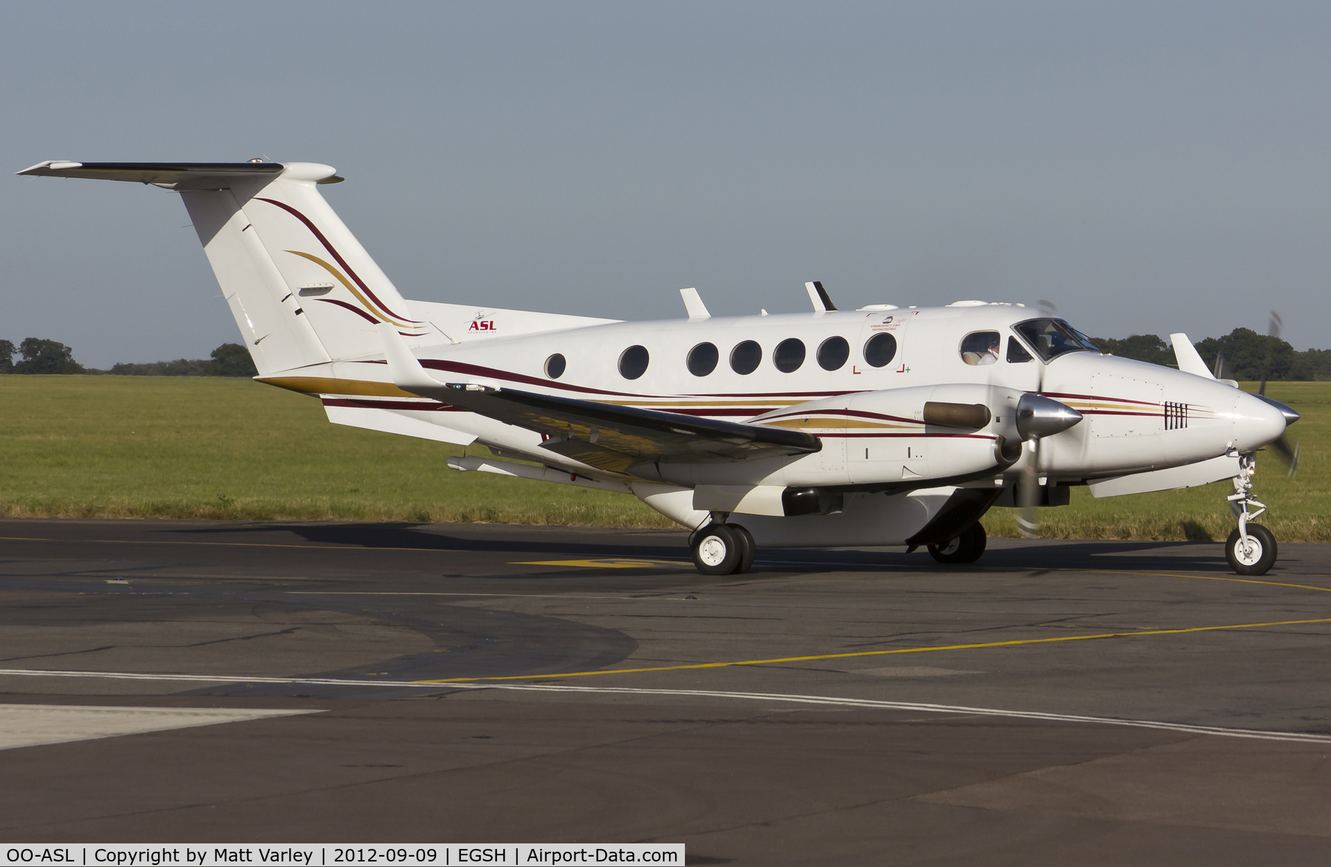 OO-ASL, 1982 Beech 200C Super King Air C/N BL-49, Departing SaxonAir.