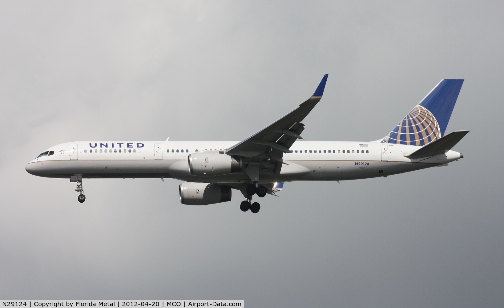 N29124, 1998 Boeing 757-224 C/N 27565, United 757