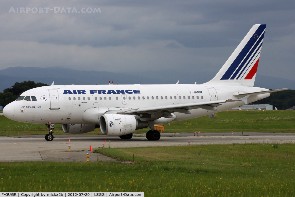 F-GUGR, 2007 Airbus A318-111 C/N 3009, Taxiing