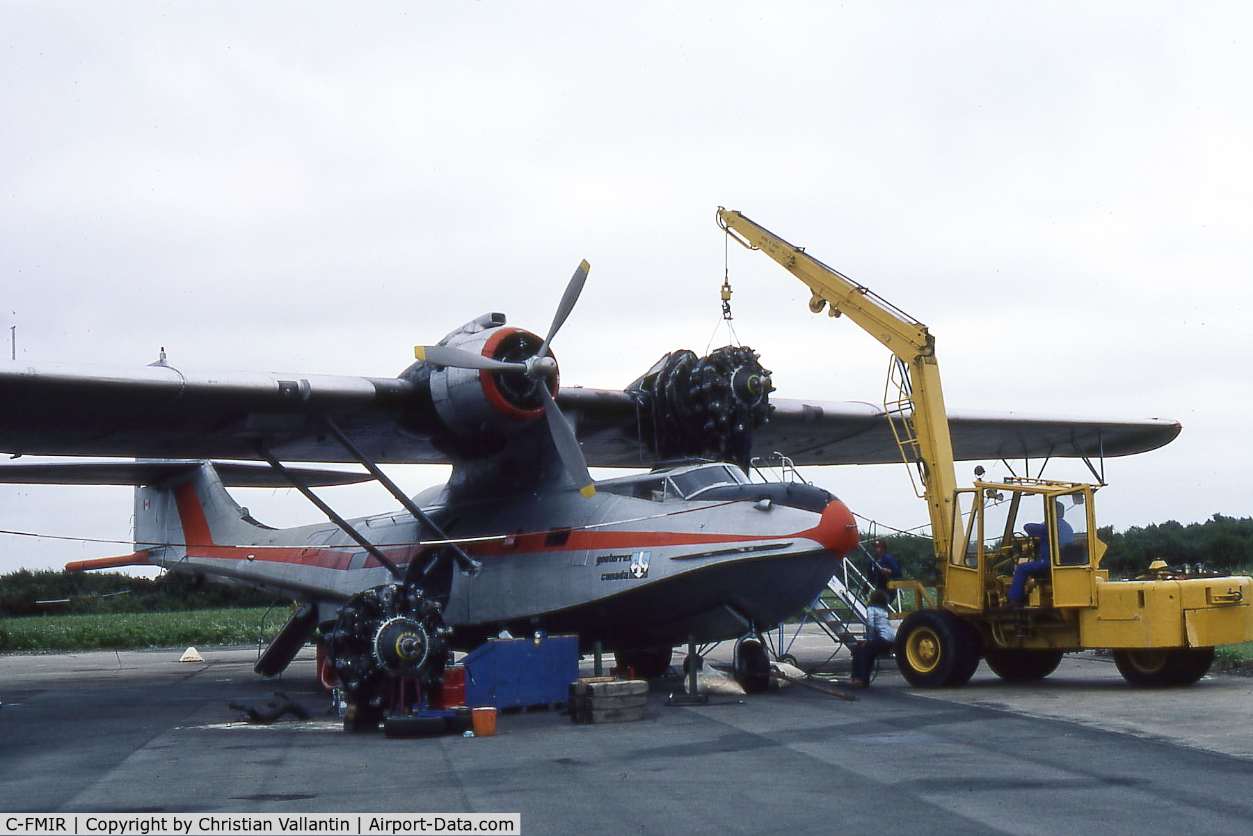 C-FMIR, 1945 Consolidated PBY-5A Catalina C/N 46633, Changing an engine  Nantes Airport