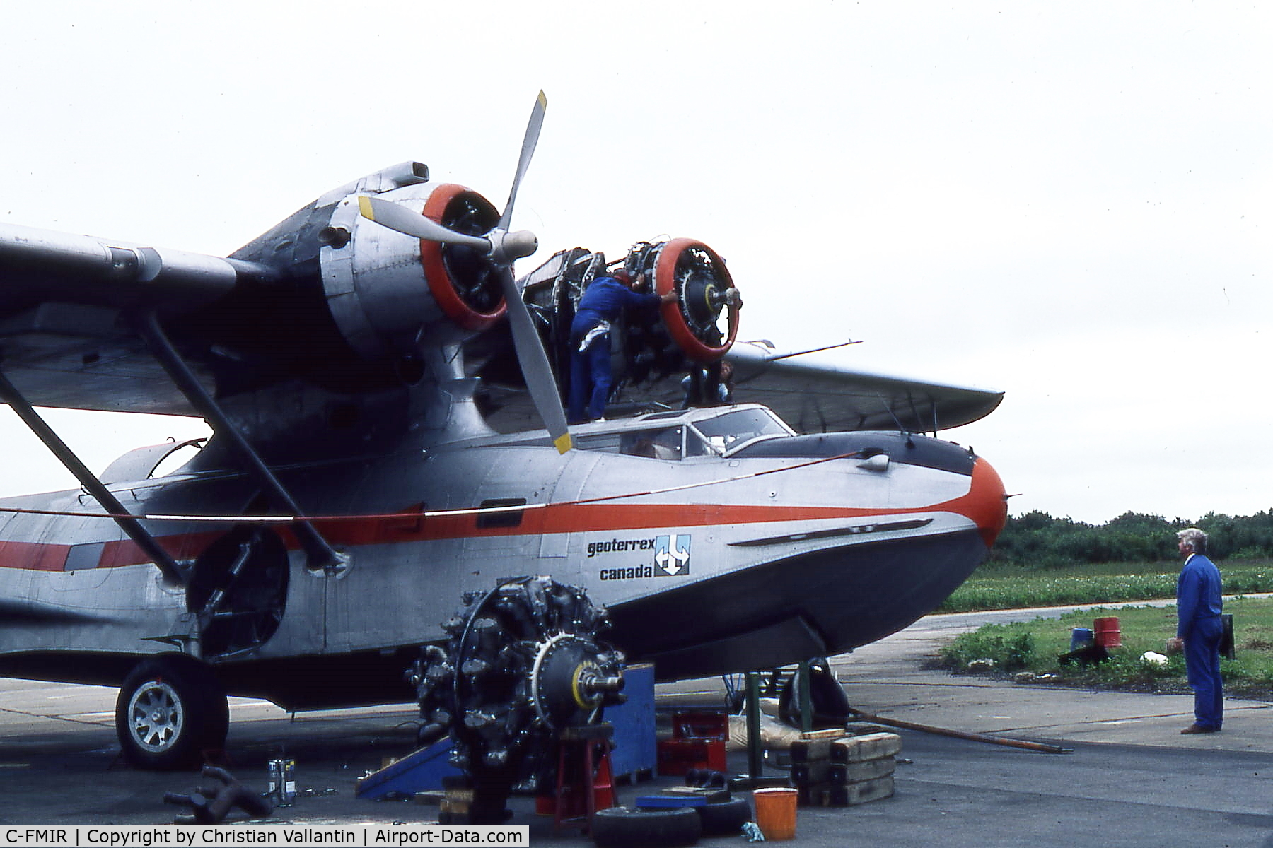 C-FMIR, 1945 Consolidated PBY-5A Catalina C/N 46633, Changing engine in Nantes