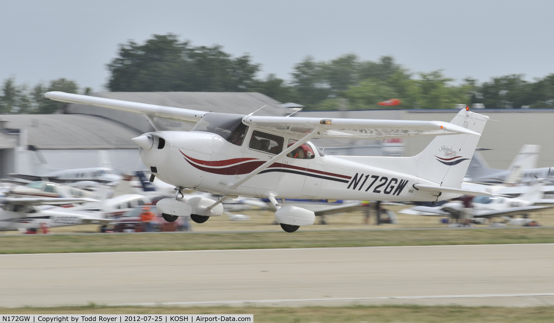 N172GW, 1999 Cessna 172S C/N 172S8289, Airventure 2012