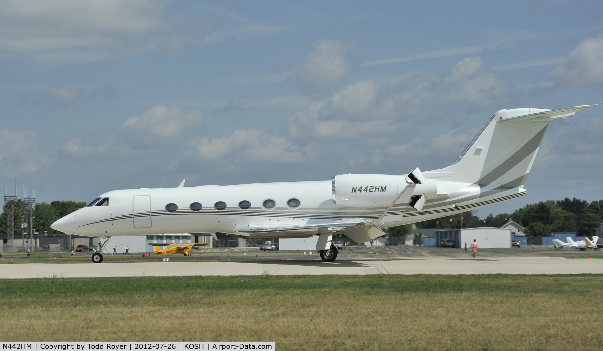 N442HM, 2005 Gulfstream Aerospace GIV-X (G450) C/N 4034, Airventure 2012