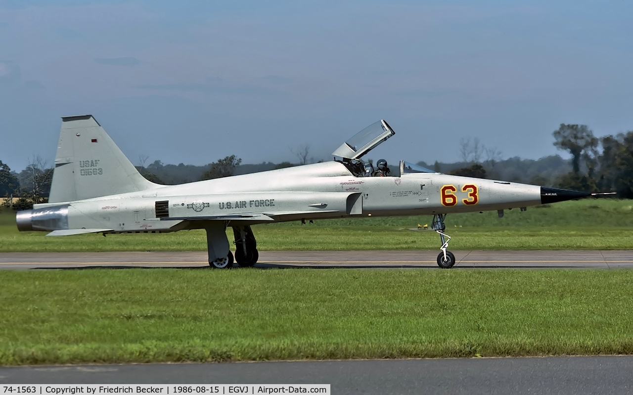 74-1563, 1974 Northrop F-5E Tiger II C/N R.1245, taxying to the active at RAF Bentwaters