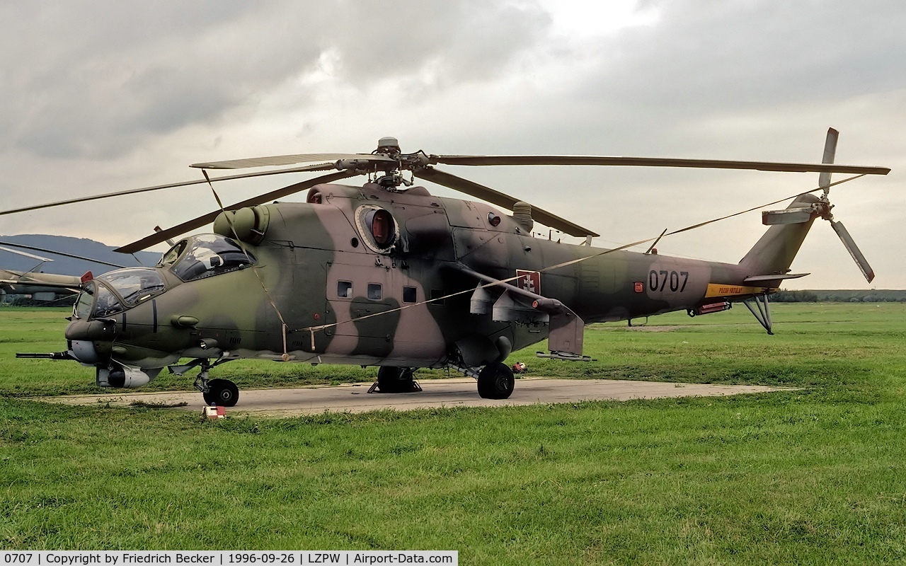 0707, Mil Mi-24V Hind E C/N 730707, flightline at Présov
