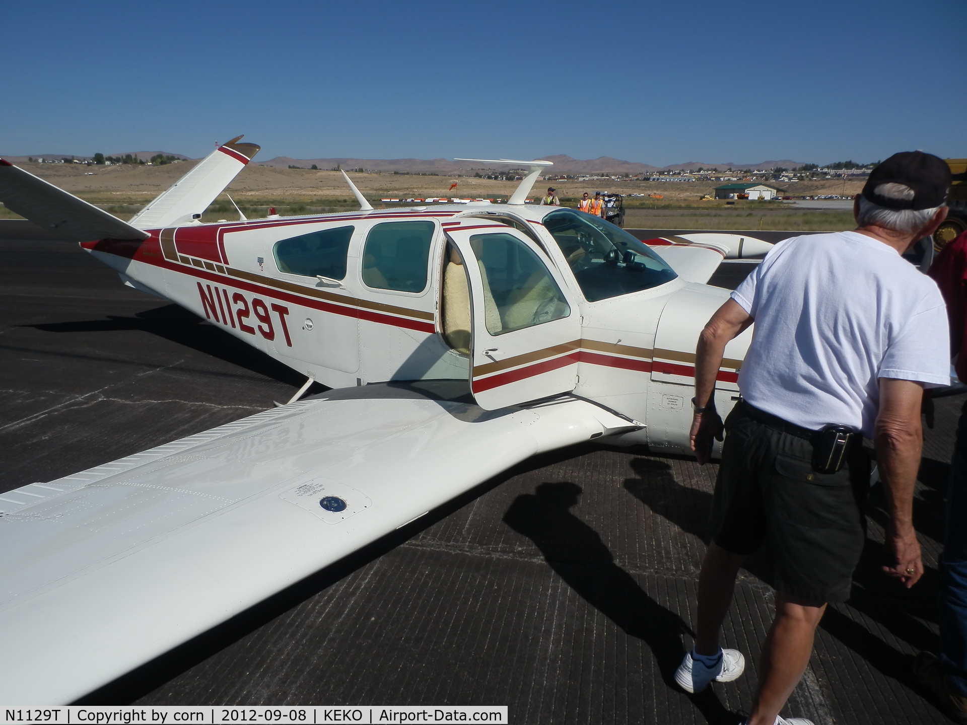 N1129T, 1976 Beech V35B Bonanza C/N D-9867, Gear up landing at KEKO