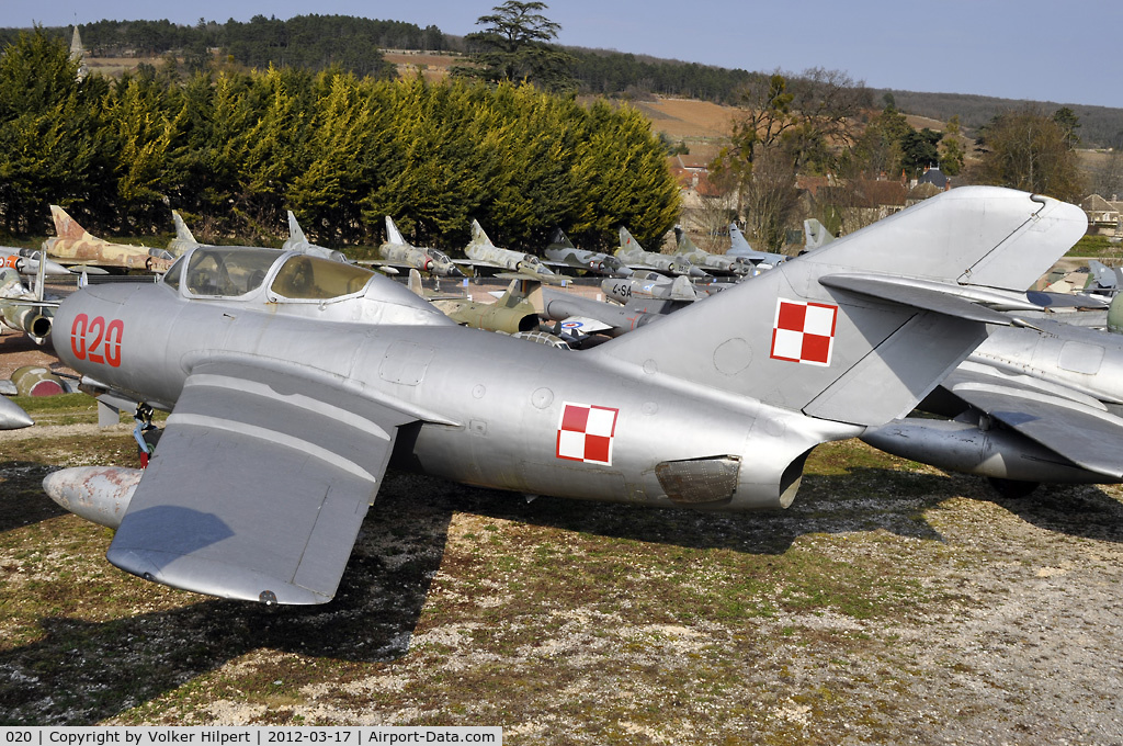 020, PZL-Mielec SBLim-2M (MiG-15UTI) C/N 1A07020, at Savigny-les-Beaune