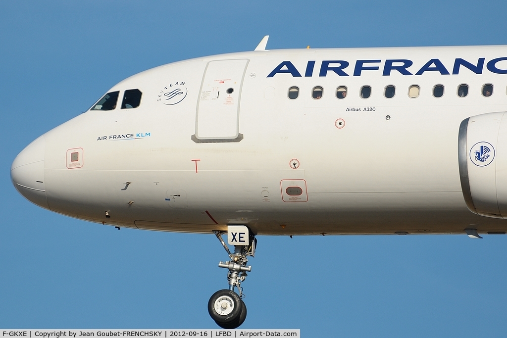 F-GKXE, 2002 Airbus A320-214 C/N 1879, landing 23