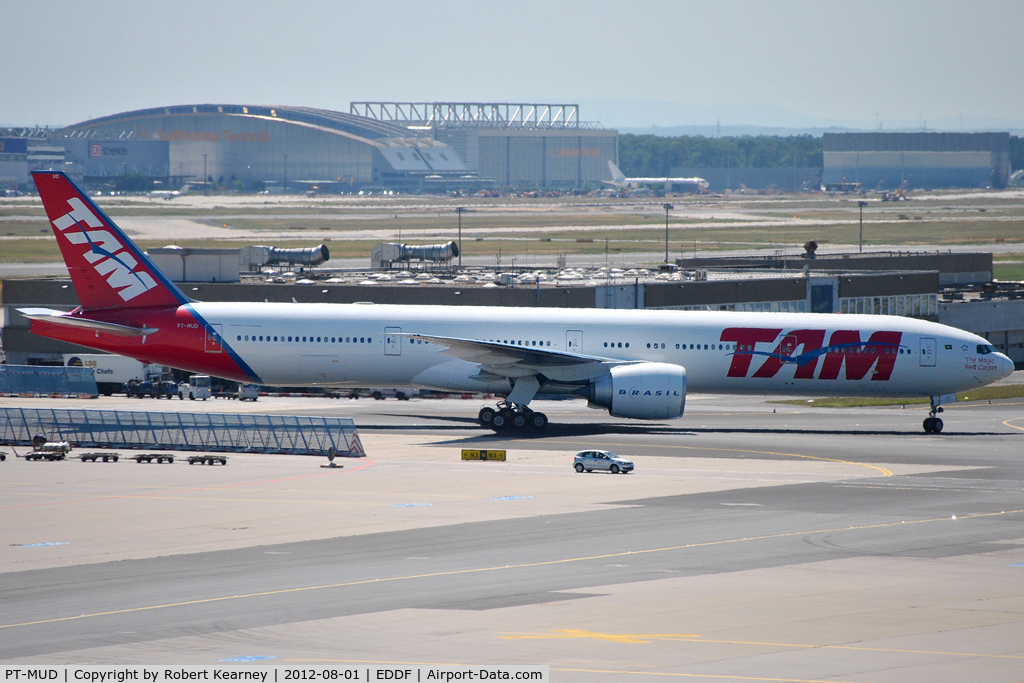 PT-MUD, 2008 Boeing 777-32W/ER C/N 37667, Taxiing in after arrival