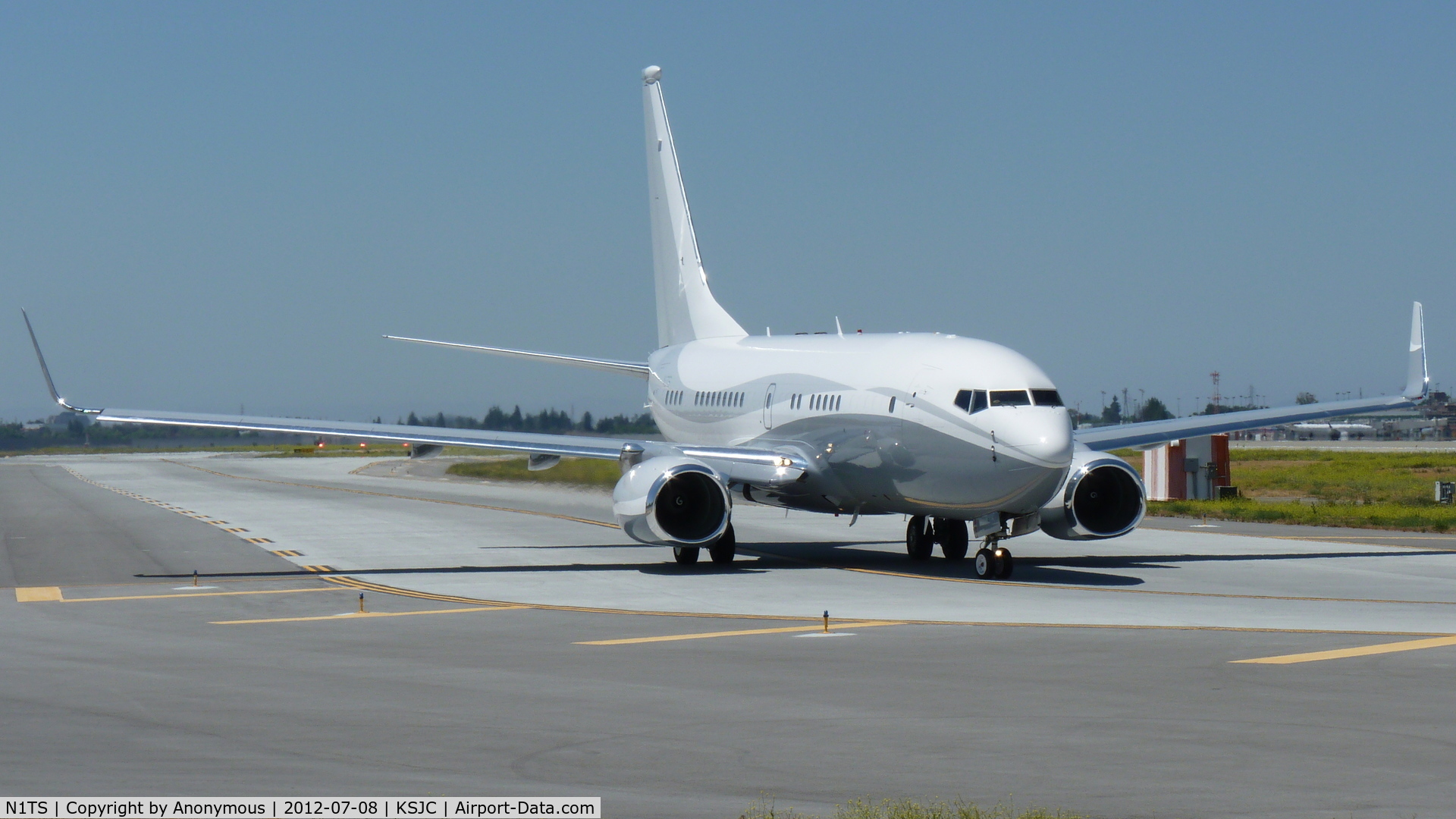 N1TS, 2010 Boeing 737-7JY BBJ C/N 39109, N1TS is a brand new Boeing BBJ, similar to N2TS but without eyebrows.