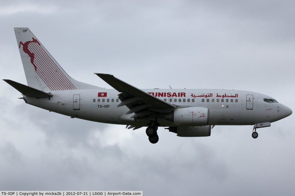 TS-IOP, 2000 Boeing 737-6H3 C/N 29500, Landing