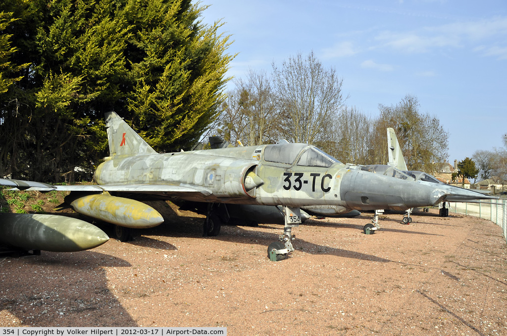 354, Dassault Mirage IIIRD C/N 354, at Savigny-les-Beaune