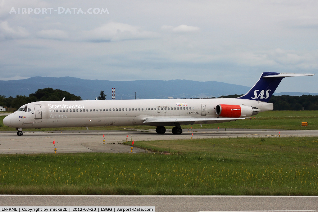 LN-RML, 1991 McDonnell Douglas MD-82 (DC-9-82) C/N 53002, Taxiing