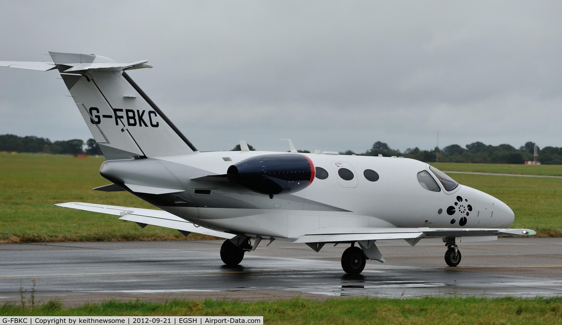 G-FBKC, 2008 Cessna 510 Citation Mustang Citation Mustang C/N 510-0127, Taxying to leave a wet Norwich.