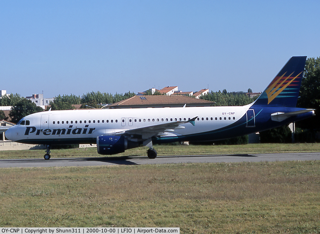 OY-CNP, 1992 Airbus A320-212 C/N 294, Arriving for maintenance...