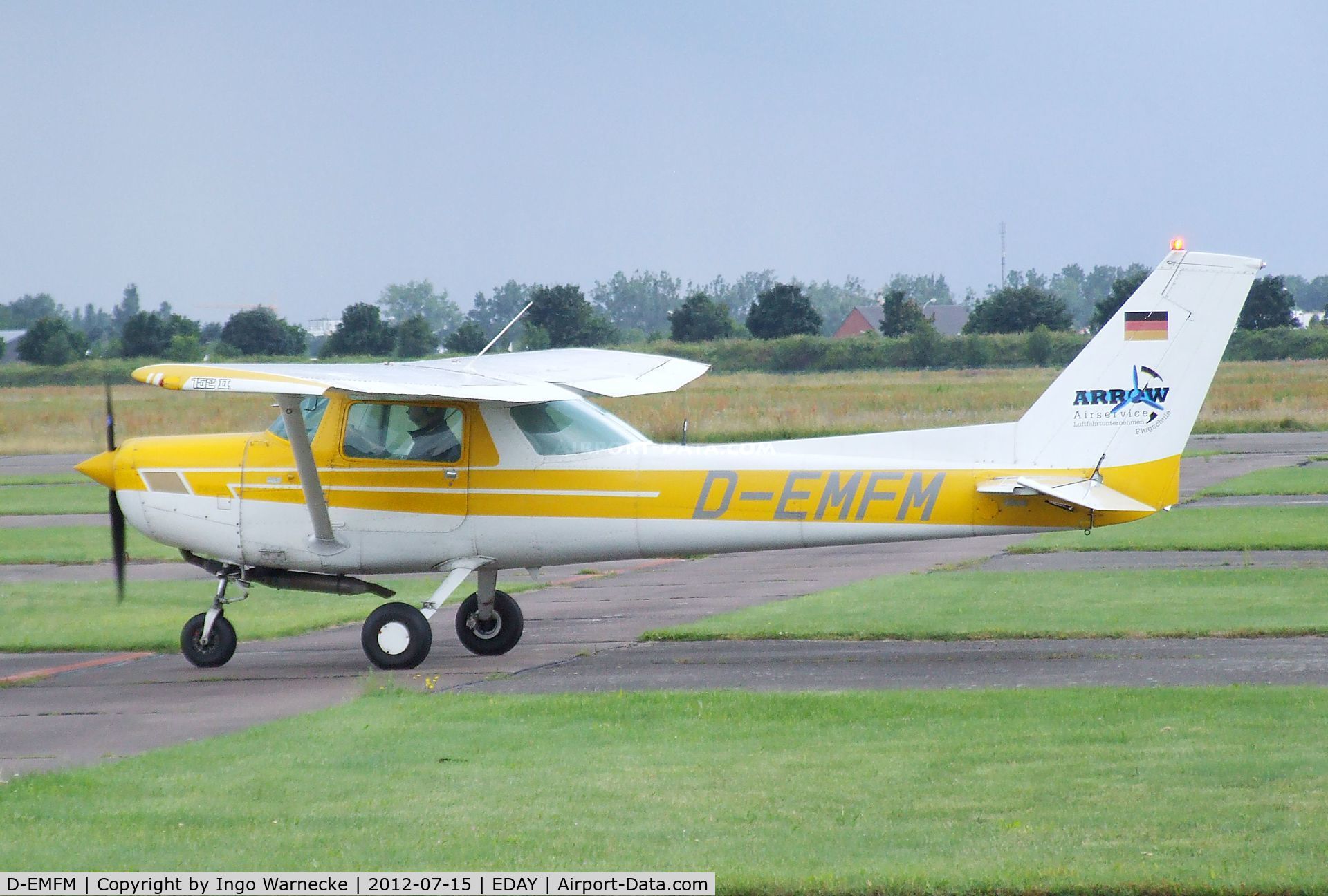 D-EMFM, 1977 Cessna 152 C/N 15279655, Cessna 152 at Strausberg airfield
