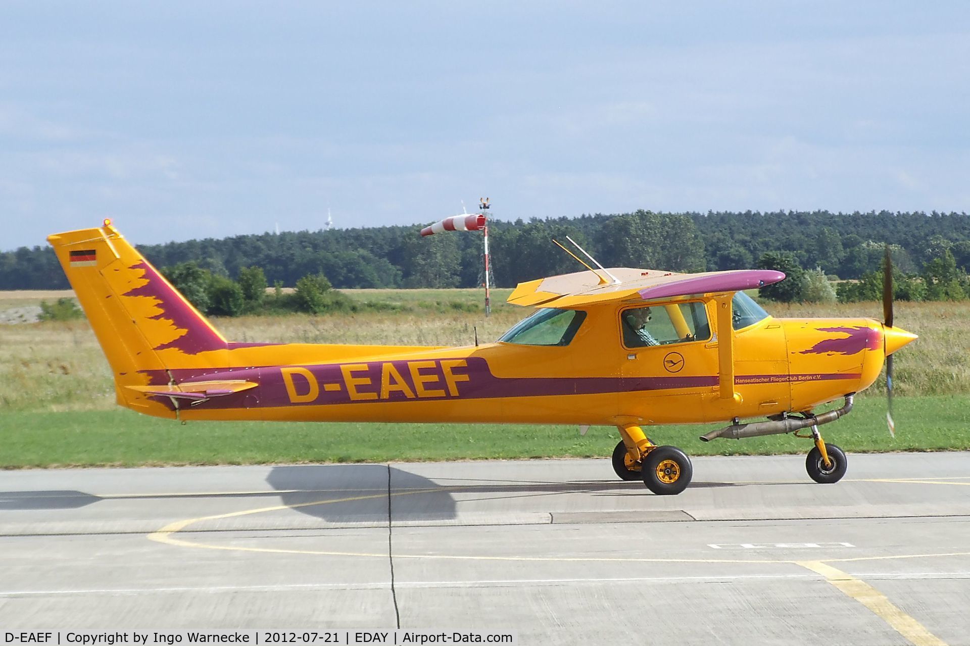 D-EAEF, Cessna 152 C/N 152-85296, Cessna 152 at Strausberg airfield