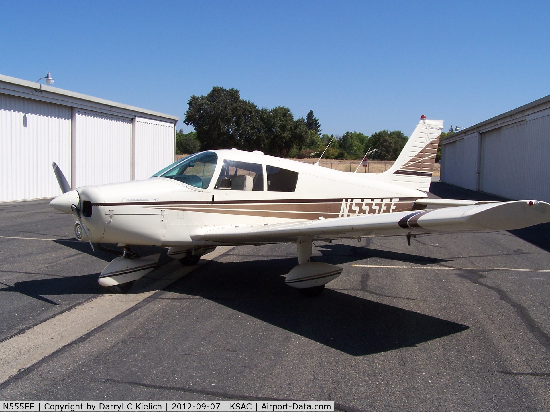 N555EE, 1968 Piper PA-28-140 C/N 28-24888, N. Hangers Executive Airport Sacramento, CA.