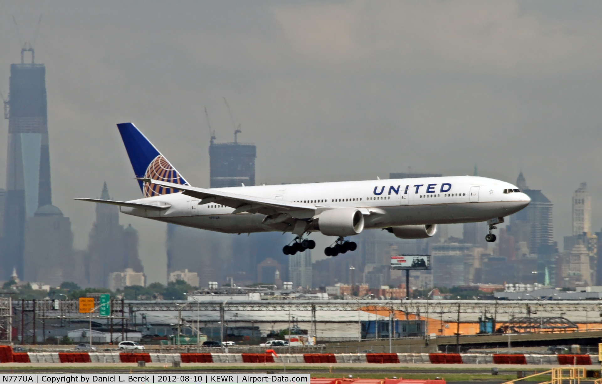 N777UA, 1995 Boeing 777-222 C/N 26916, With its appropriate registration, this aircraft was United's first Boeing Triple-7