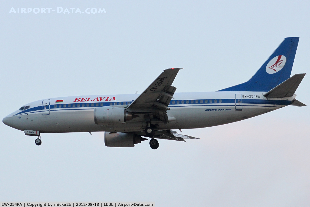 EW-254PA, 1993 Boeing 737-3Q8 C/N 26294, Landing
