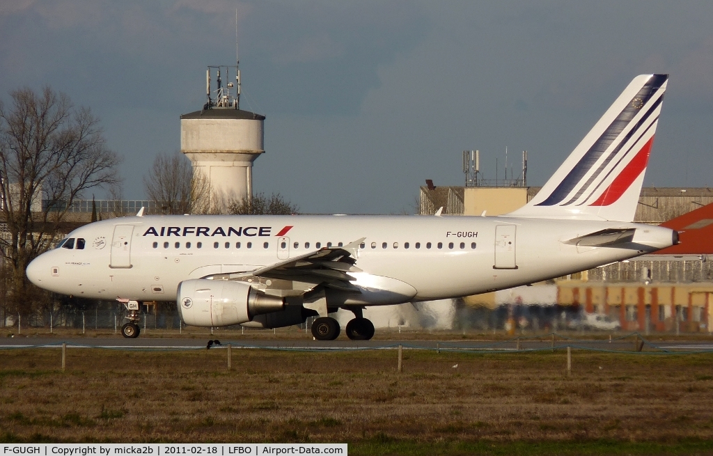 F-GUGH, 2004 Airbus A318-111 C/N 2344, Take off. Scrapped in july 2022.