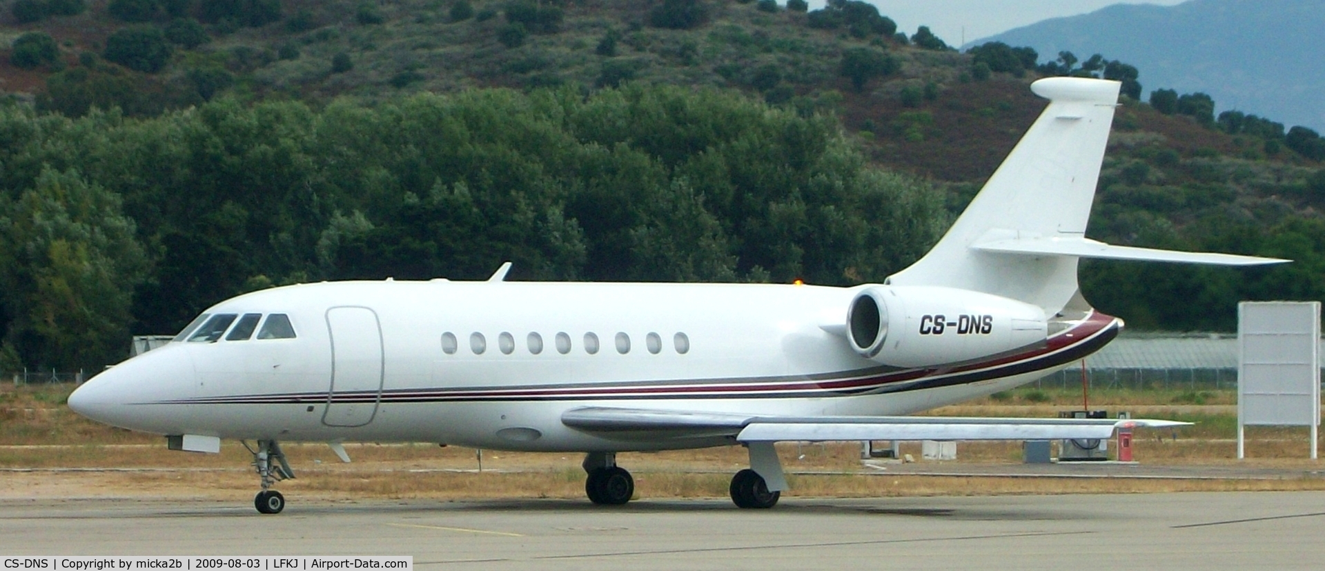 CS-DNS, 2001 Dassault Falcon 2000 C/N 139, Taxiing