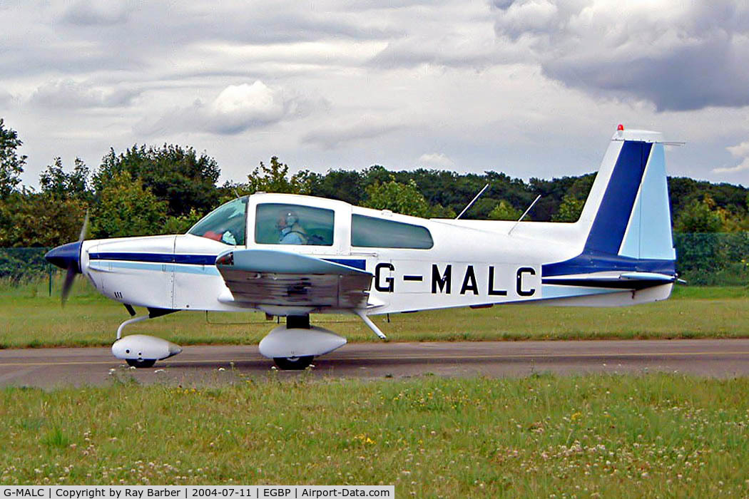 G-MALC, 1974 Grumman American AA-5 Traveler C/N AA5-0664, Grumman American AA-5 Traveler [AA5-0664] Kemble~G 11/07/2004