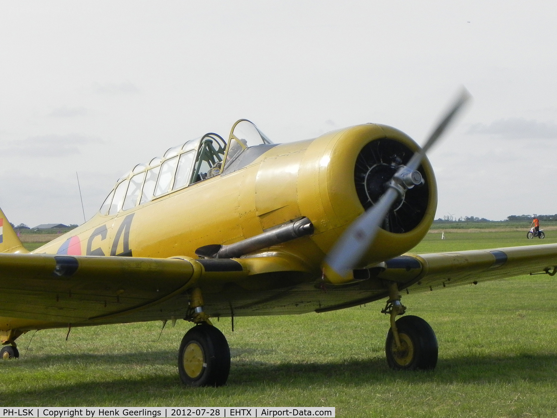 PH-LSK, 1942 Noorduyn AT-16 Harvard IIB C/N 14-641, Texel Air Show