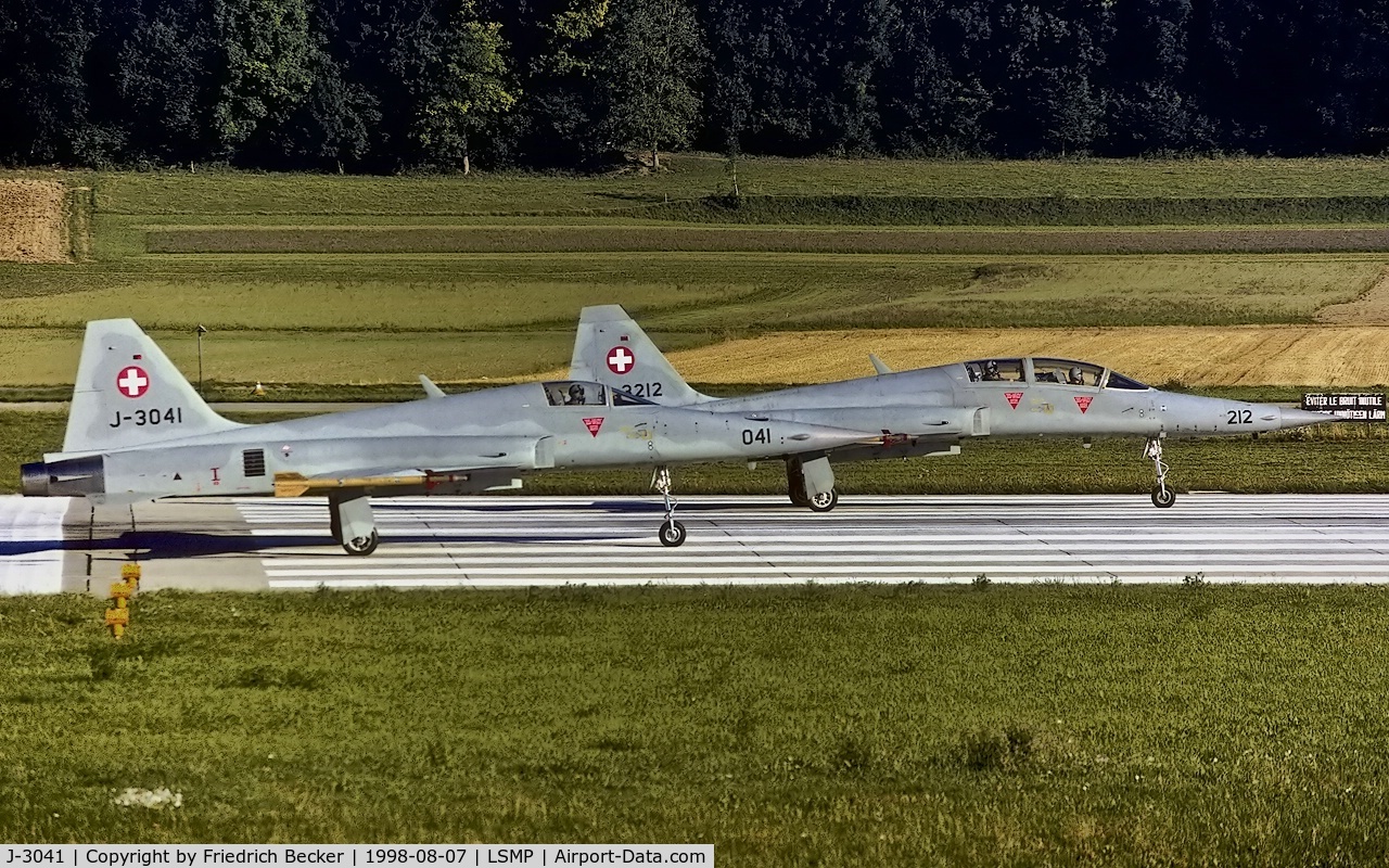 J-3041, 1979 Northrop F-5E Tiger II C/N L.1041, lined up for departure